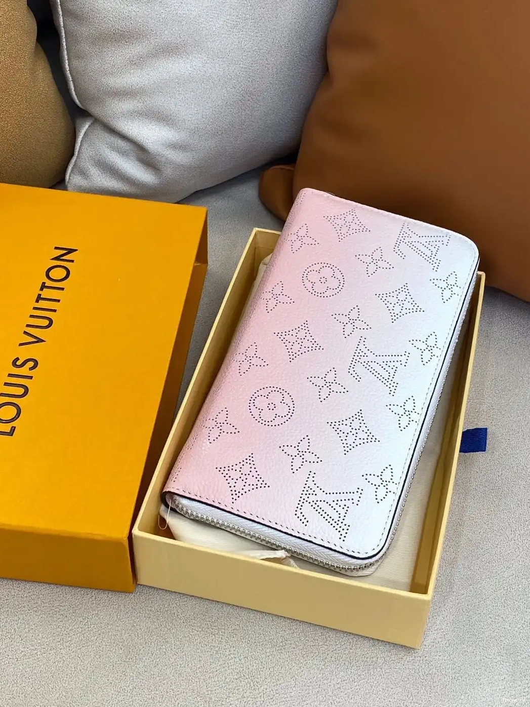VUITTON LOUIS ZIPPY WALLET 0525